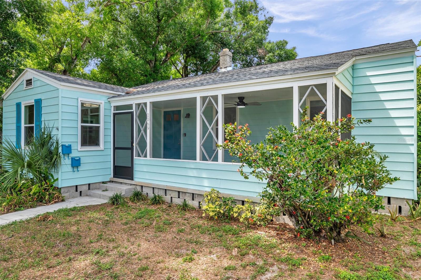 Image 3 of 40 For 1069 21st Avenue N