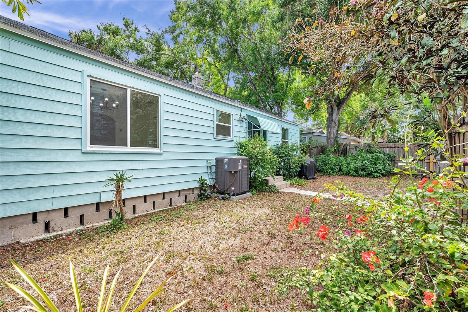 Image 32 of 40 For 1069 21st Avenue N