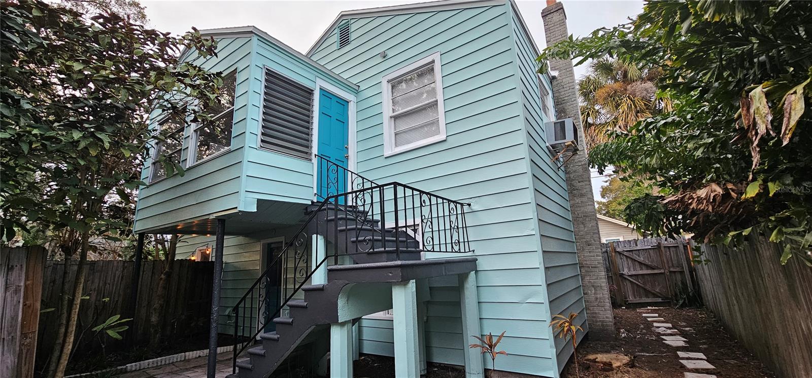 Image 7 of 40 For 1069 21st Avenue N