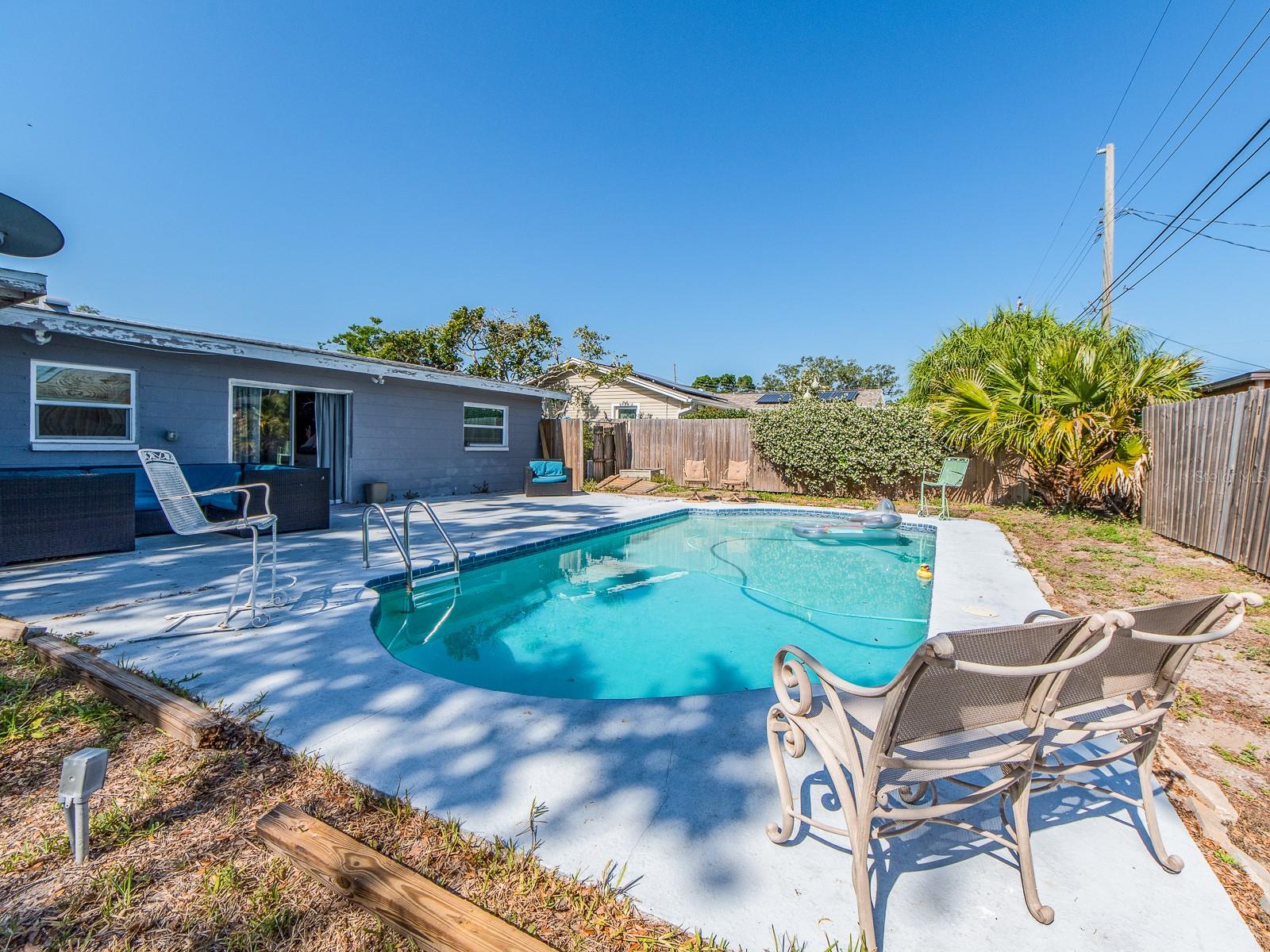 Image 18 of 19 For 11397 122nd Avenue