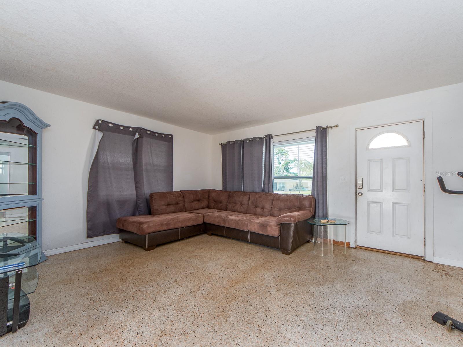 Image 4 of 19 For 11397 122nd Avenue