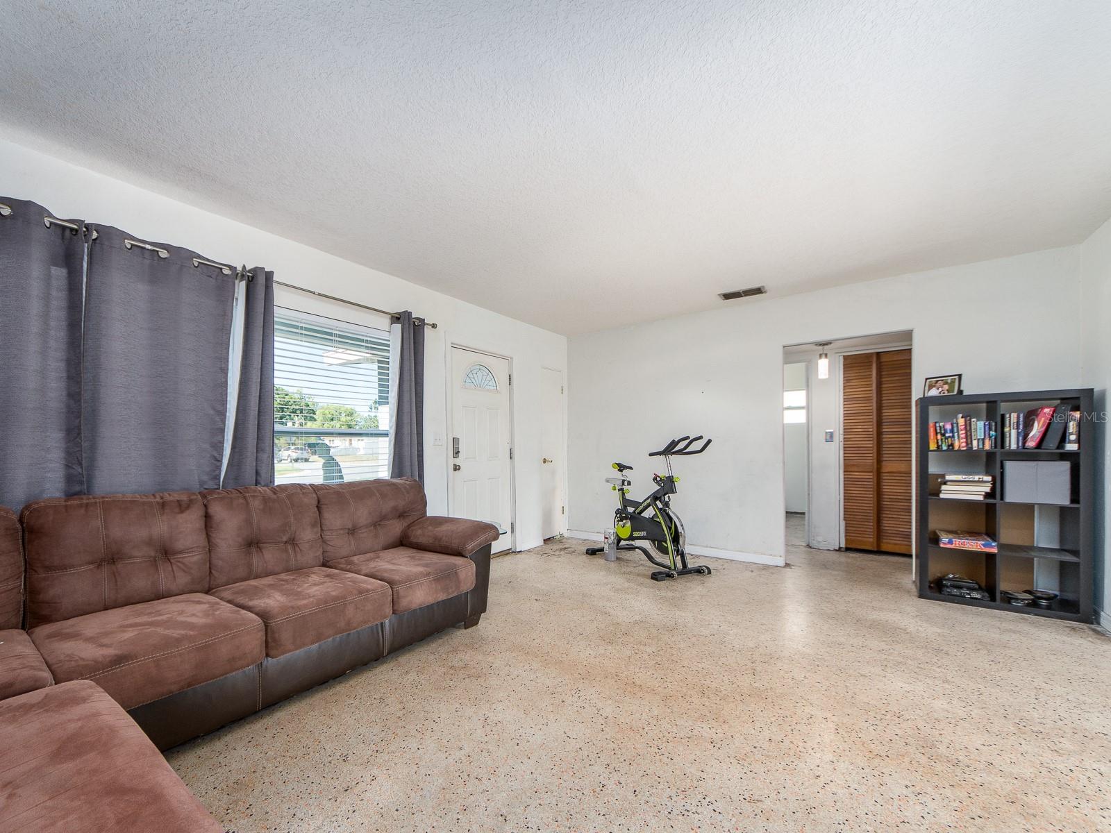 Image 5 of 19 For 11397 122nd Avenue