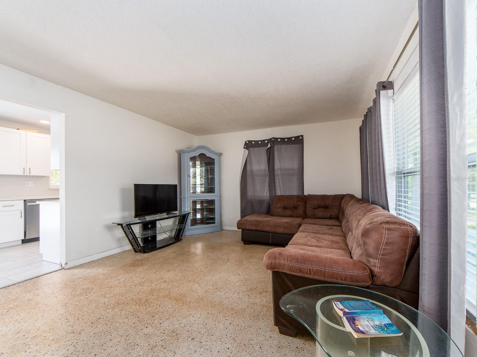 Image 6 of 19 For 11397 122nd Avenue