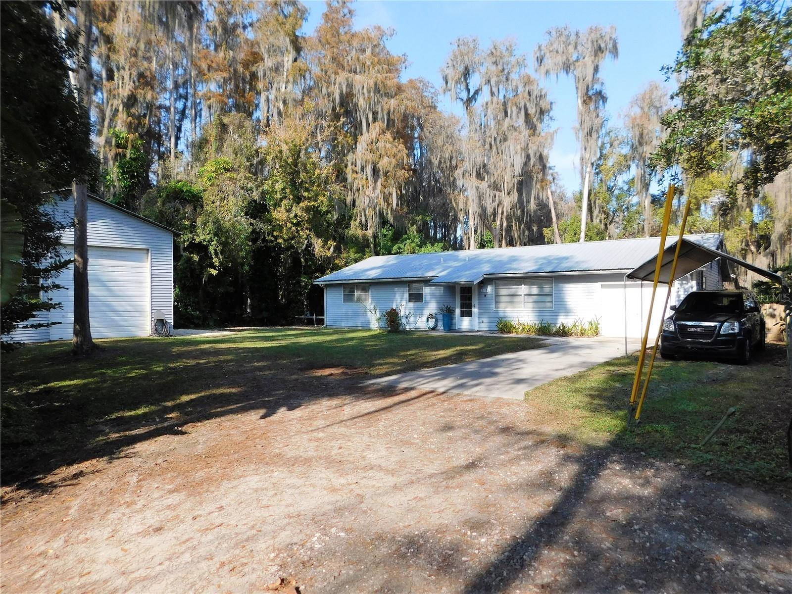 Image 2 of 36 For 21880 Pineywood Loop