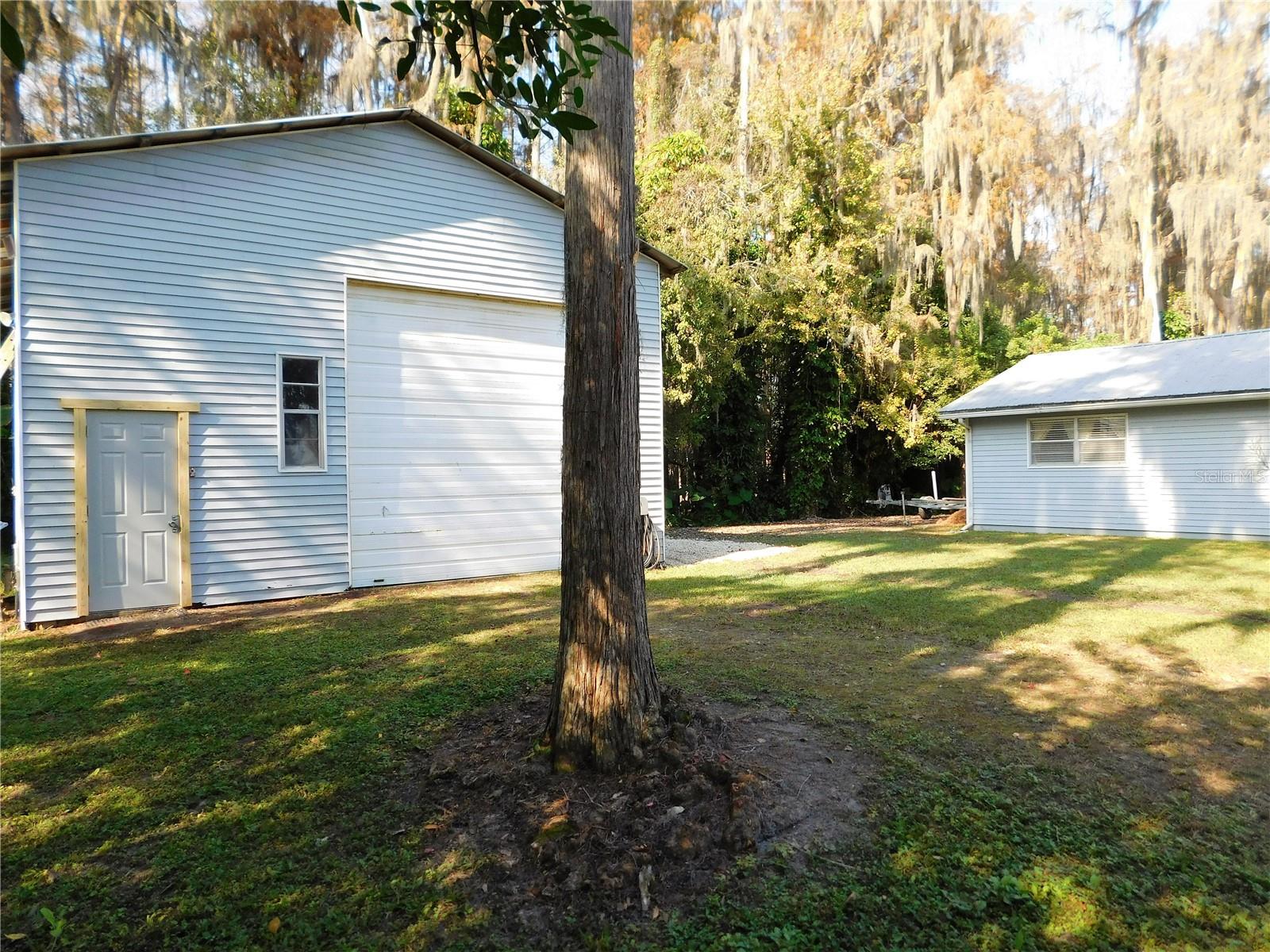 Image 3 of 36 For 21880 Pineywood Loop