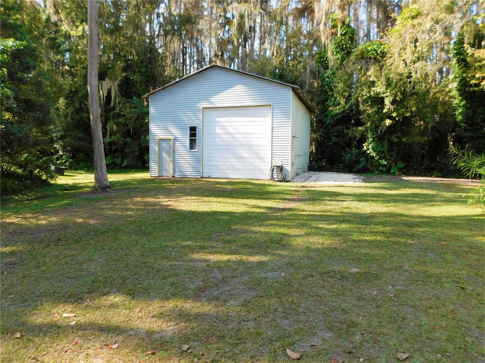 Image 4 of 36 For 21880 Pineywood Loop