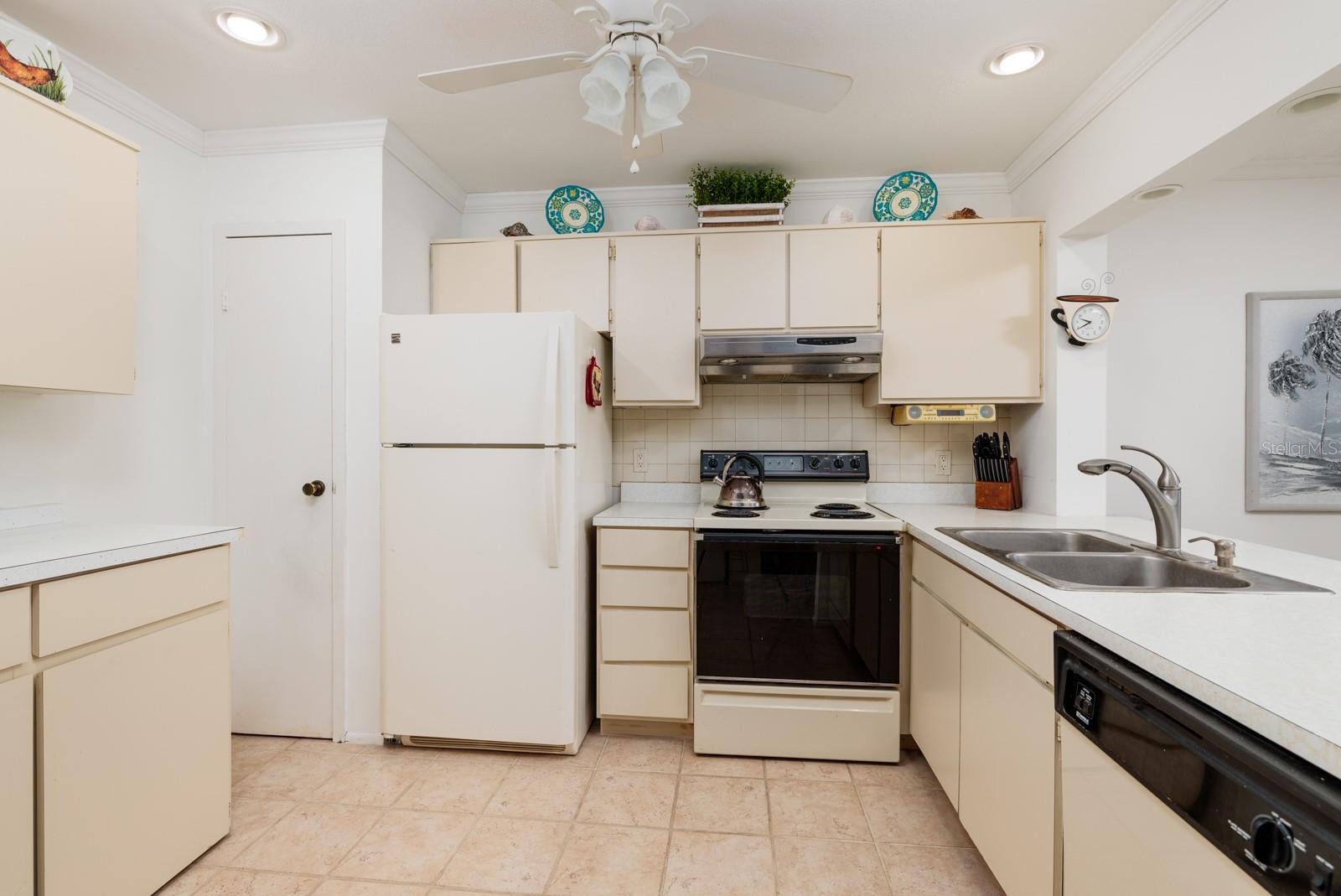 Image 7 of 34 For 12300 Vonn Road 9205