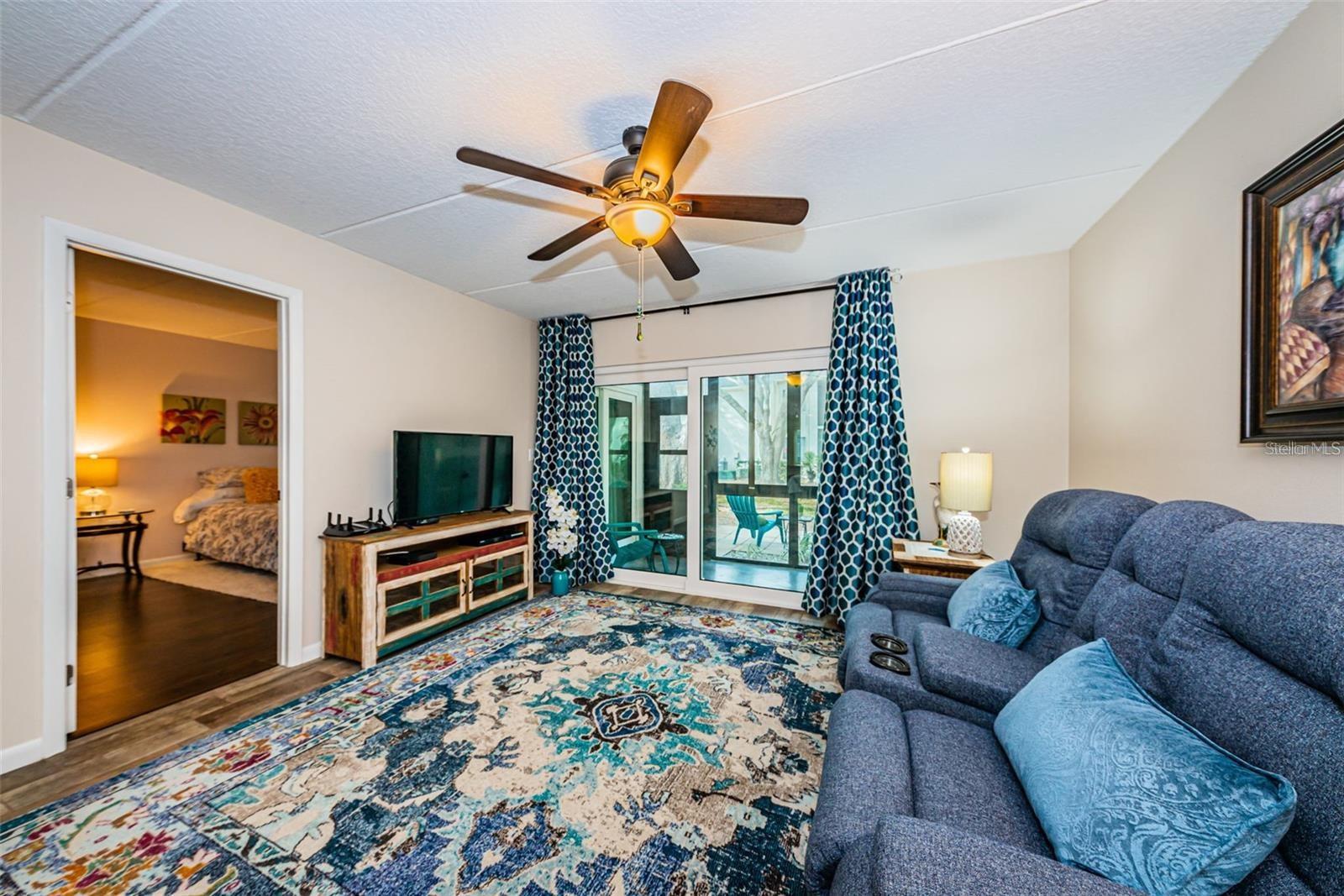 Image 10 of 33 For 217 Palmetto Court 217