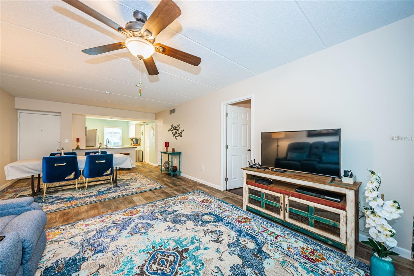 Image 16 of 33 For 217 Palmetto Court 217