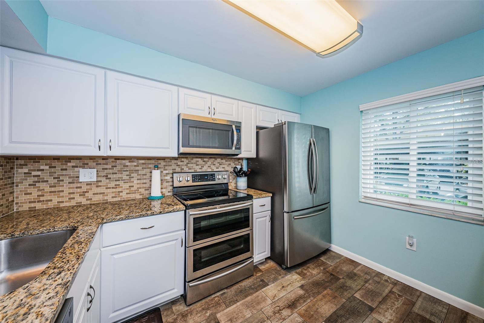 Image 18 of 33 For 217 Palmetto Court 217