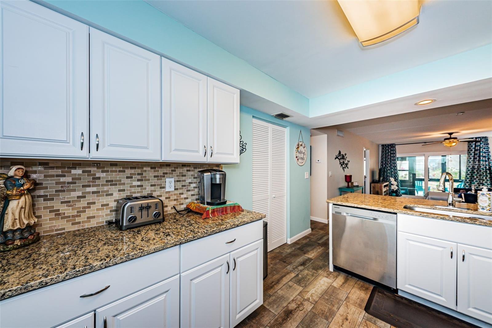 Image 20 of 33 For 217 Palmetto Court 217
