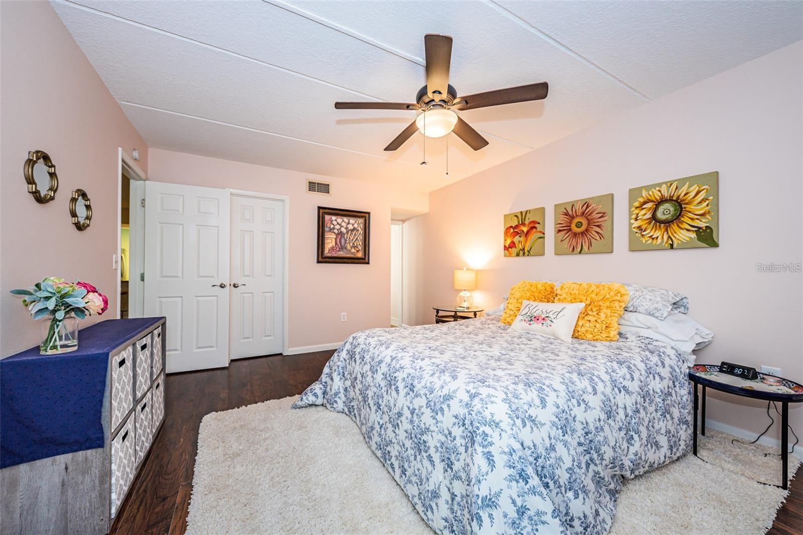 Image 25 of 33 For 217 Palmetto Court 217