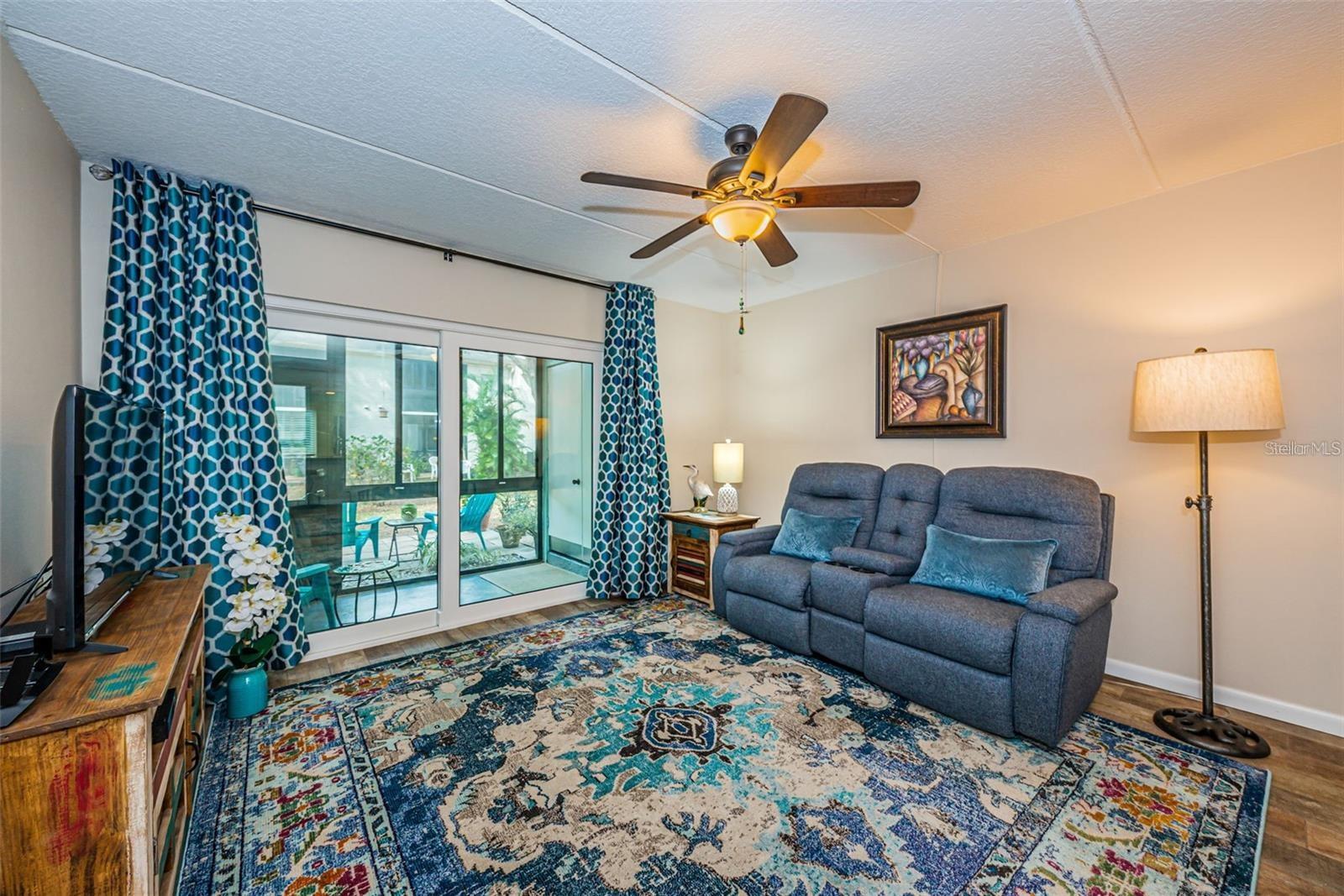 Image 7 of 33 For 217 Palmetto Court 217