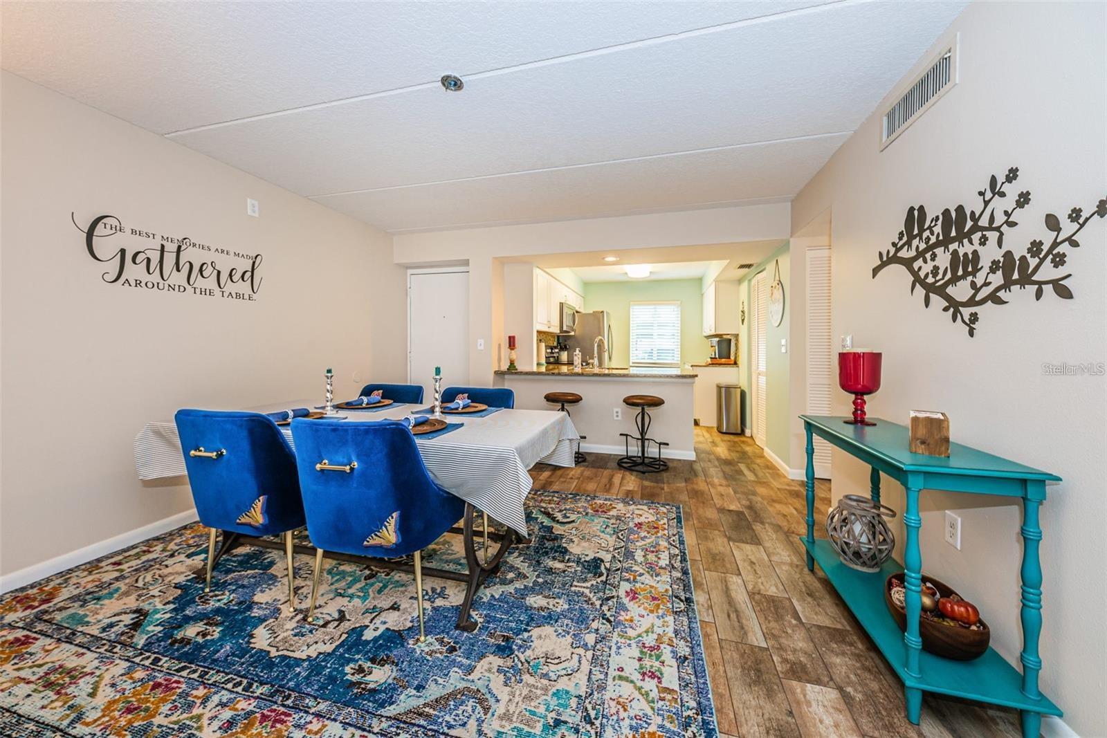 Image 8 of 33 For 217 Palmetto Court 217
