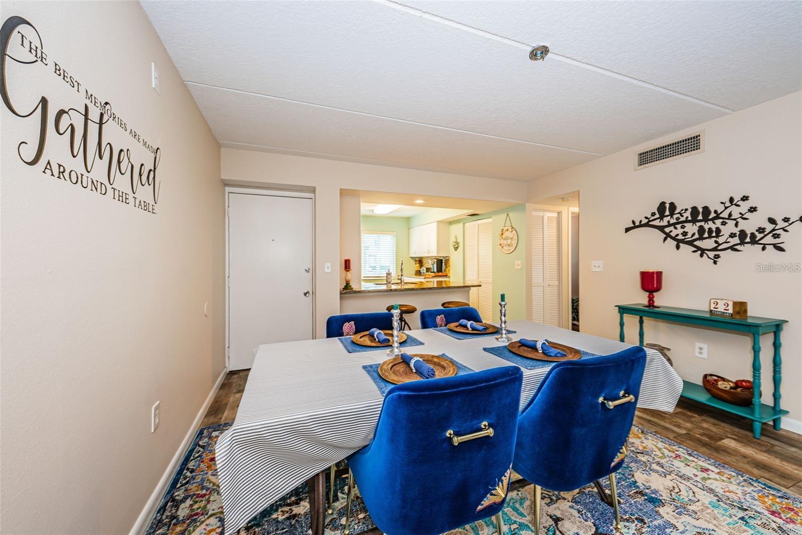 Image 9 of 33 For 217 Palmetto Court 217