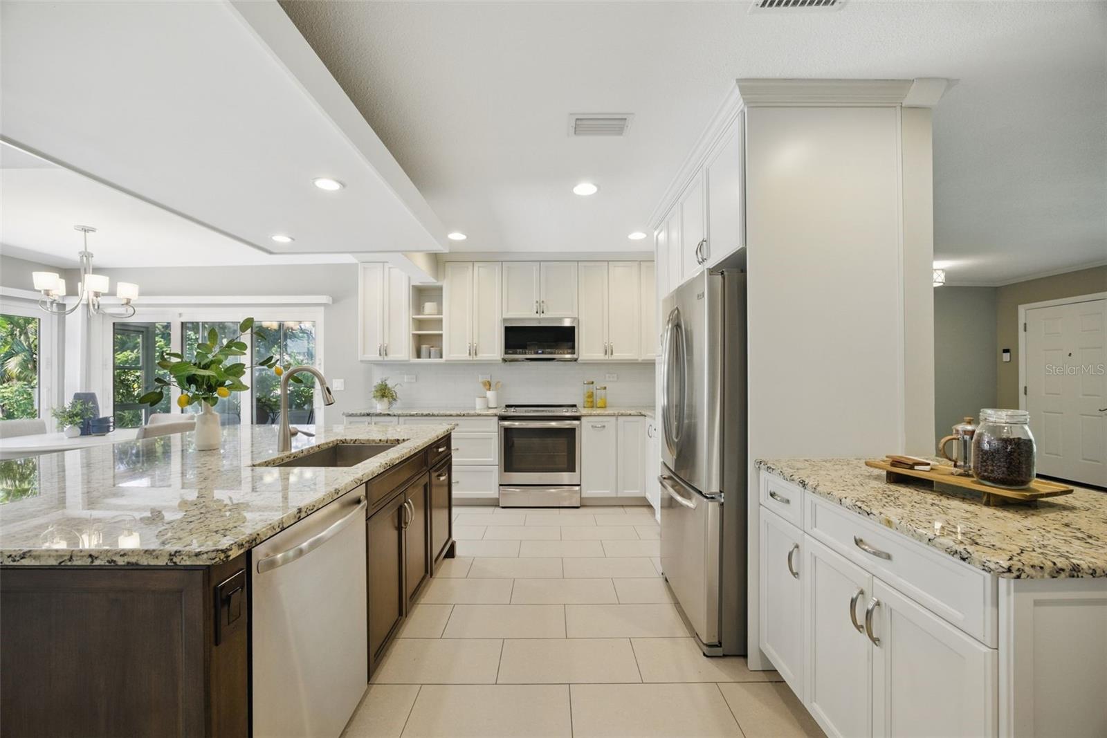 Listing photo id 11 for 301 62nd Avenue S
