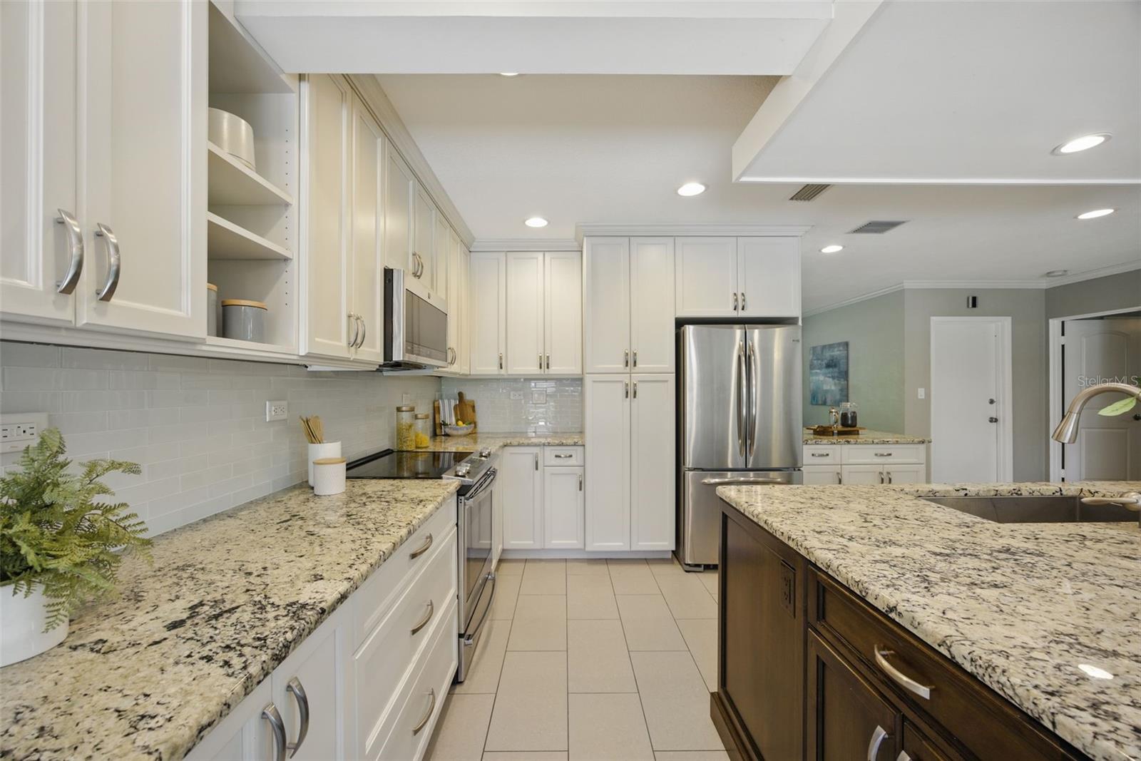 Listing photo id 13 for 301 62nd Avenue S
