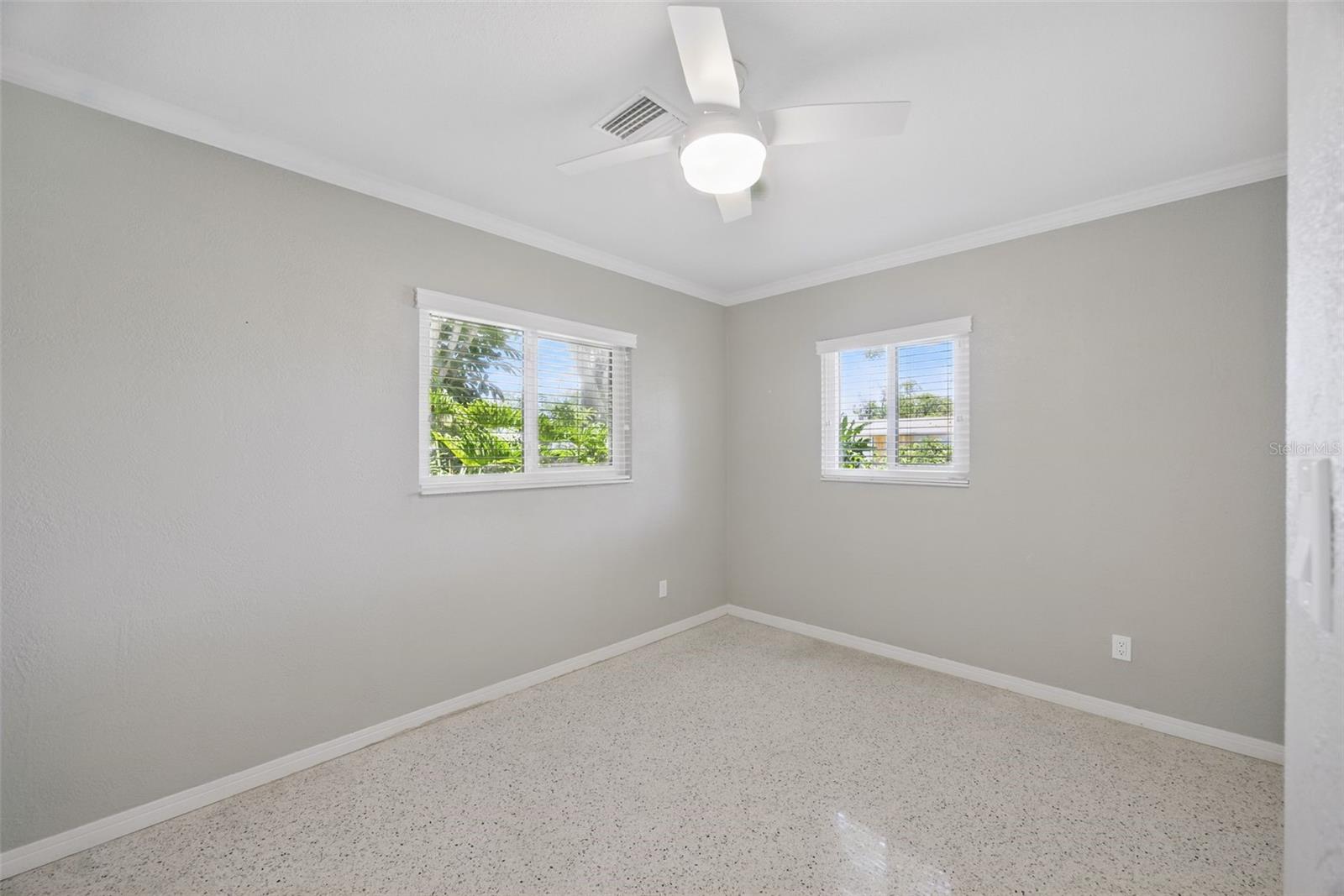 Listing photo id 21 for 301 62nd Avenue S