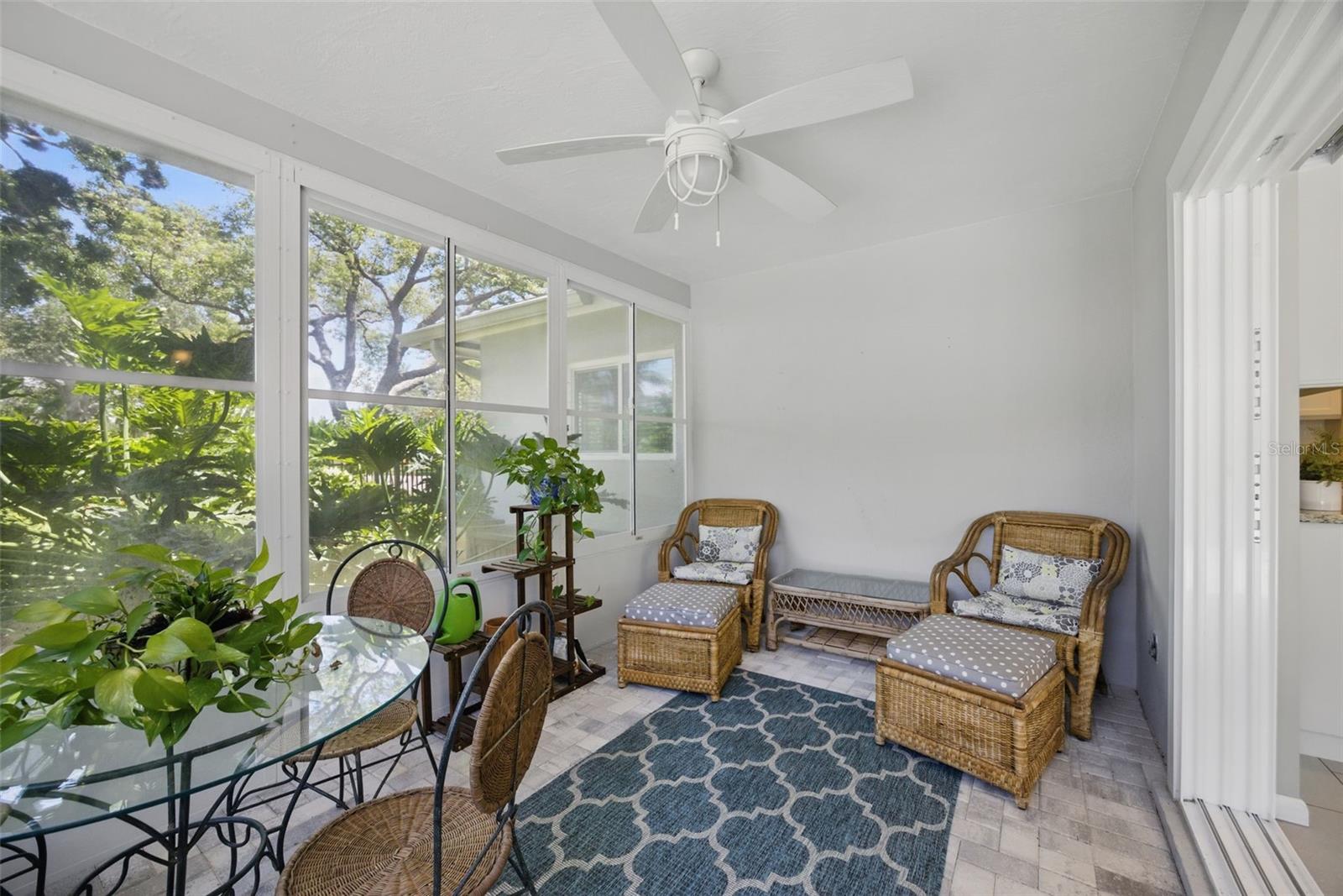 Listing photo id 23 for 301 62nd Avenue S