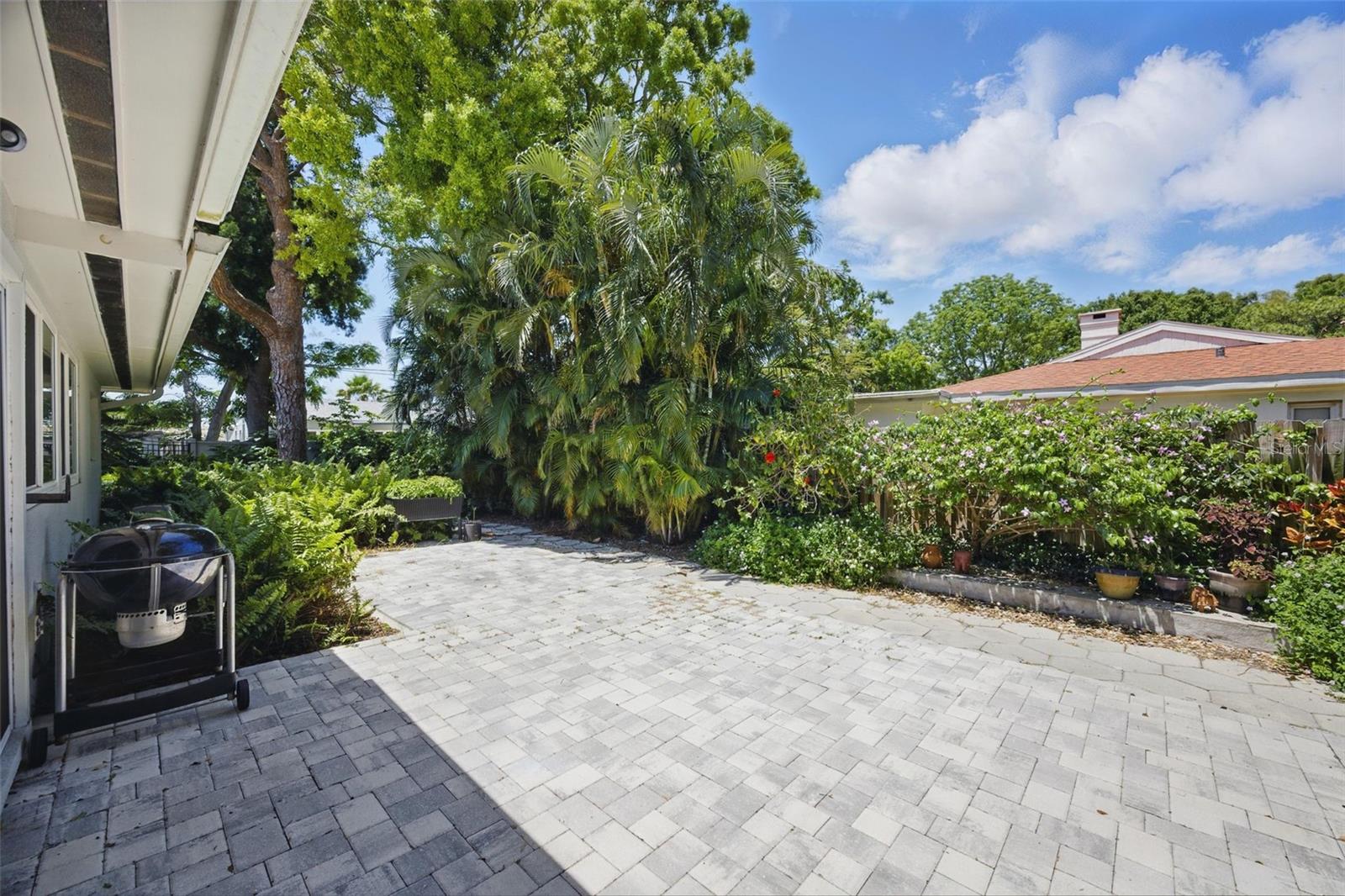 Listing photo id 24 for 301 62nd Avenue S