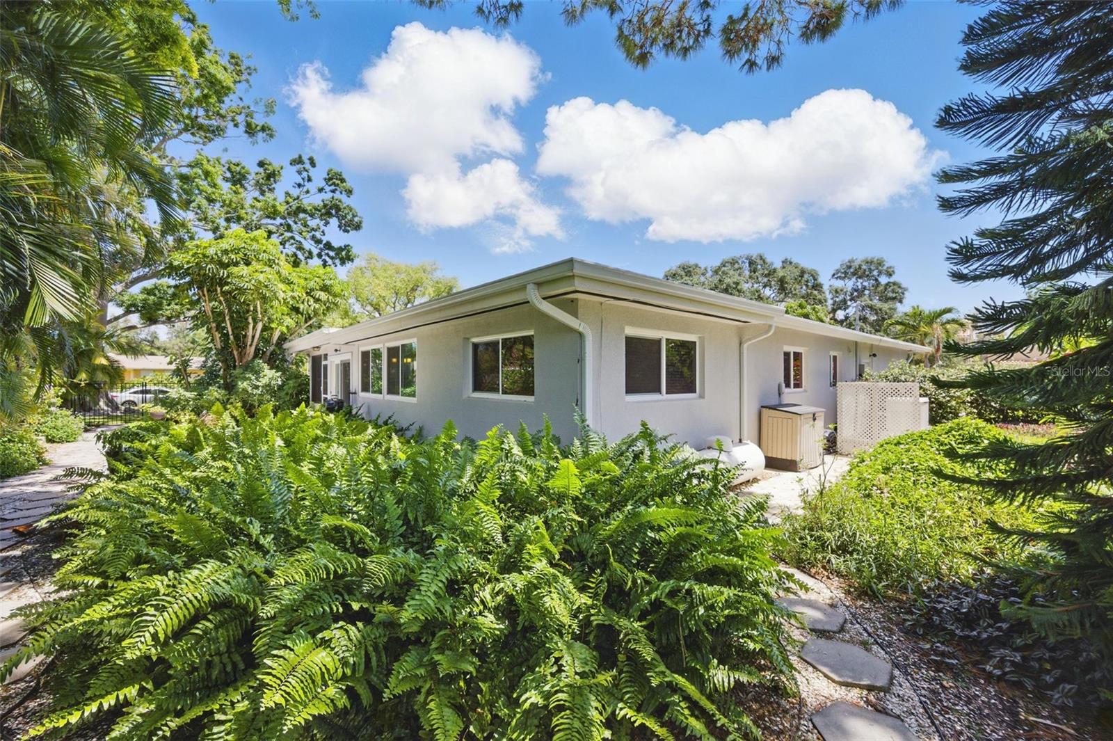 Listing photo id 26 for 301 62nd Avenue S