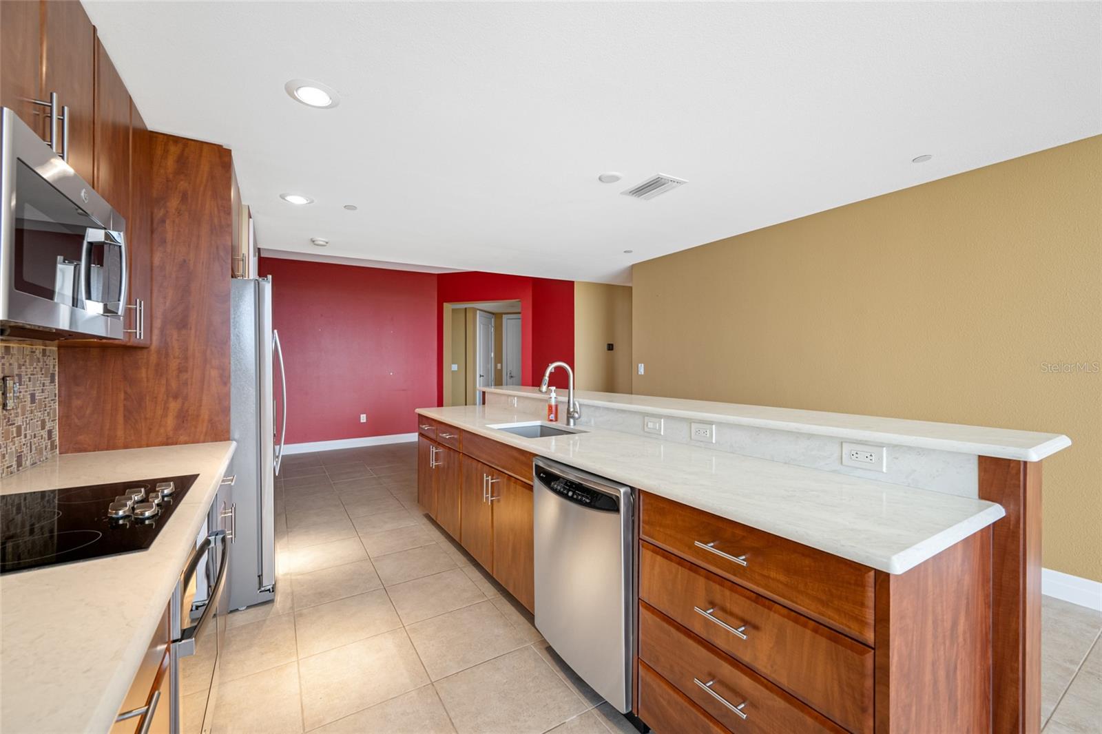 Image 34 of 57 For 331 Cleveland Street 1202