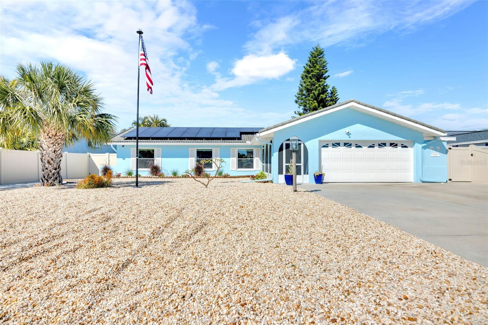 Image 4 of 78 For 1015 Spindle Palm Way