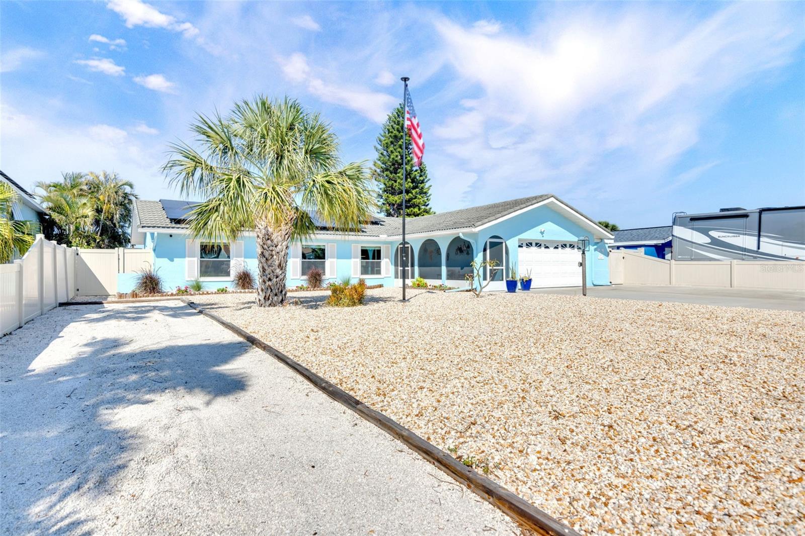 Image 8 of 78 For 1015 Spindle Palm Way