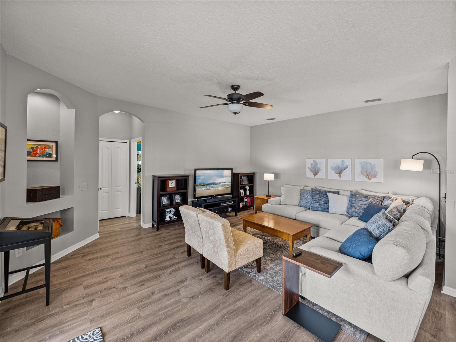 Image 18 of 79 For 27231 Liriope Court