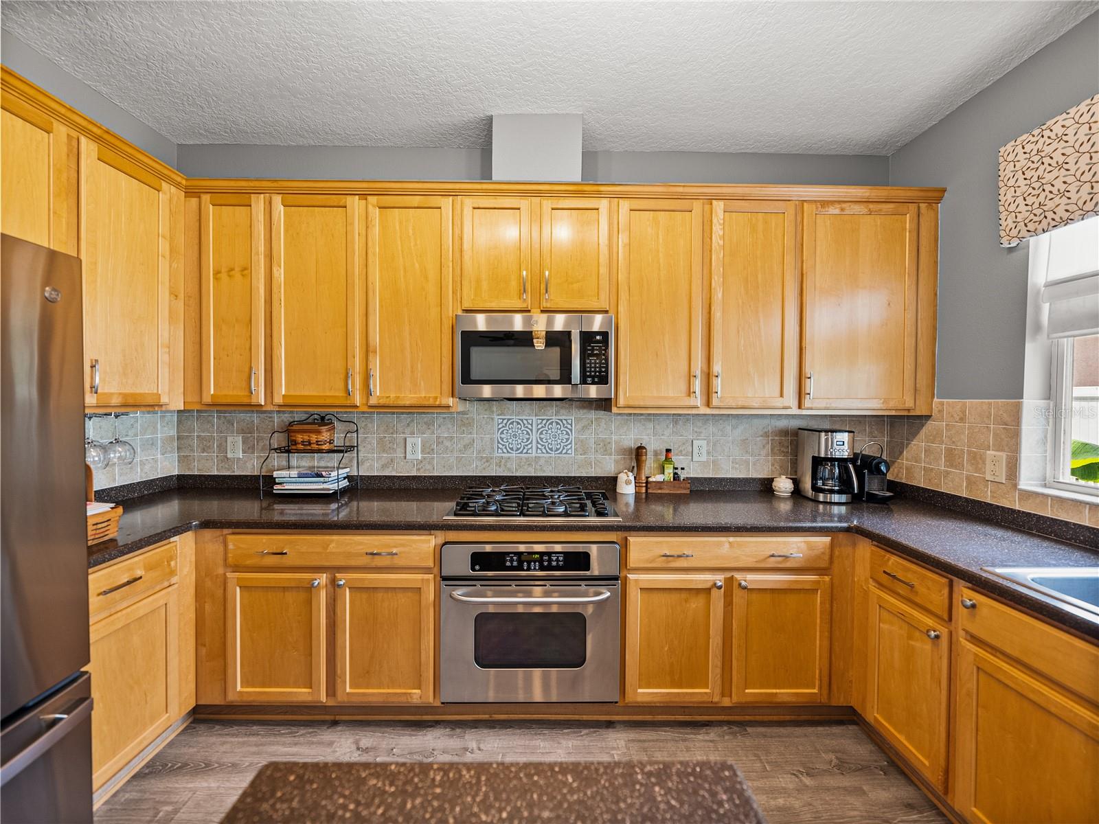 Image 21 of 79 For 27231 Liriope Court