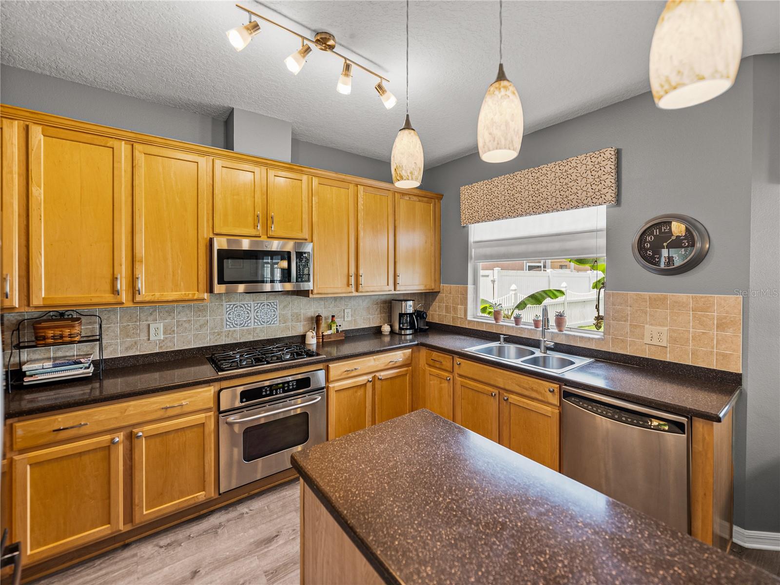 Image 23 of 79 For 27231 Liriope Court