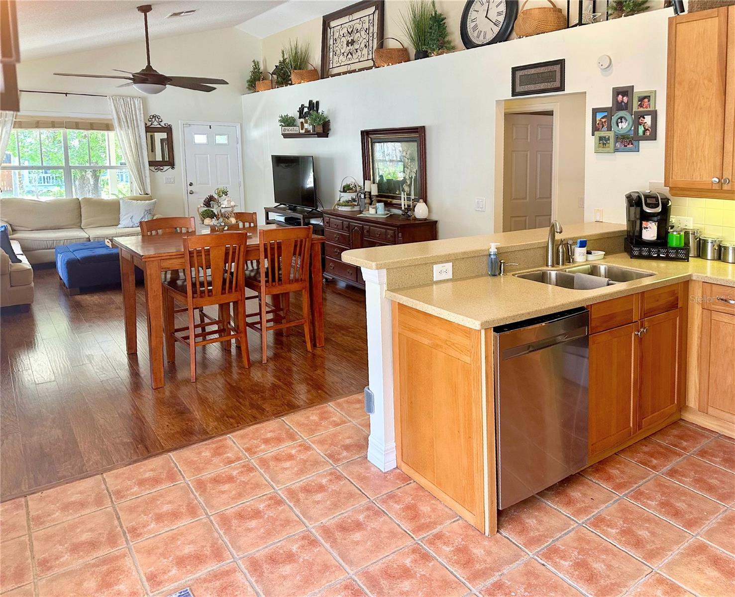 Image 13 of 35 For 425 Orange Street