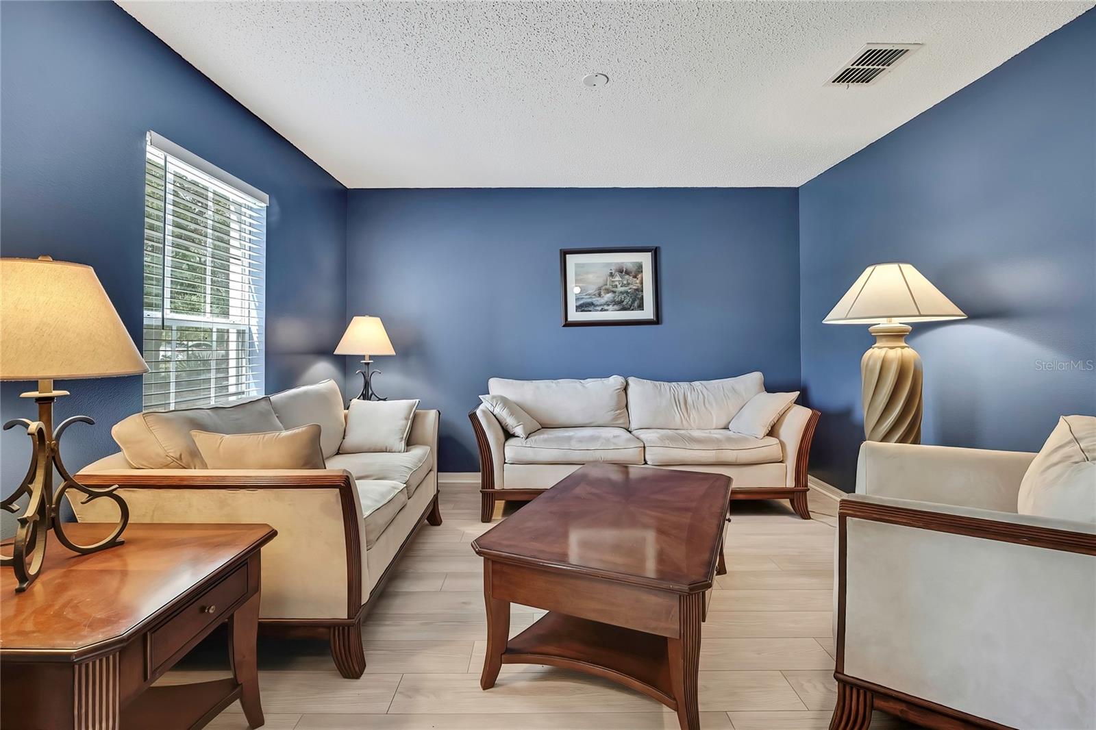 Image 10 of 50 For 11257 Persimmon Avenue