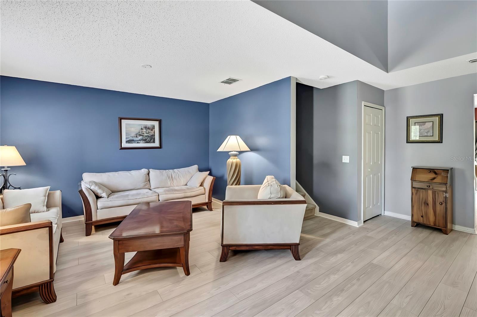 Image 11 of 50 For 11257 Persimmon Avenue