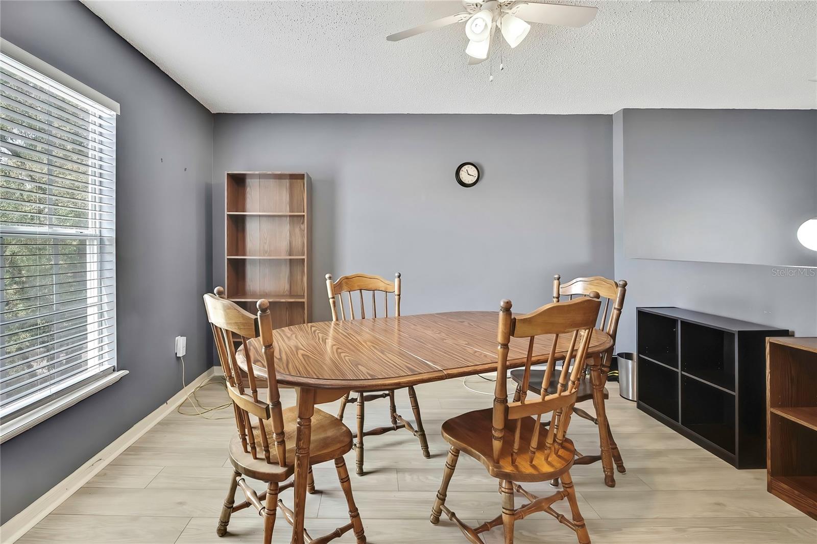 Image 14 of 50 For 11257 Persimmon Avenue