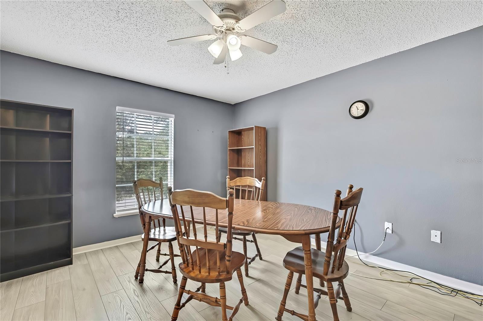 Image 15 of 50 For 11257 Persimmon Avenue