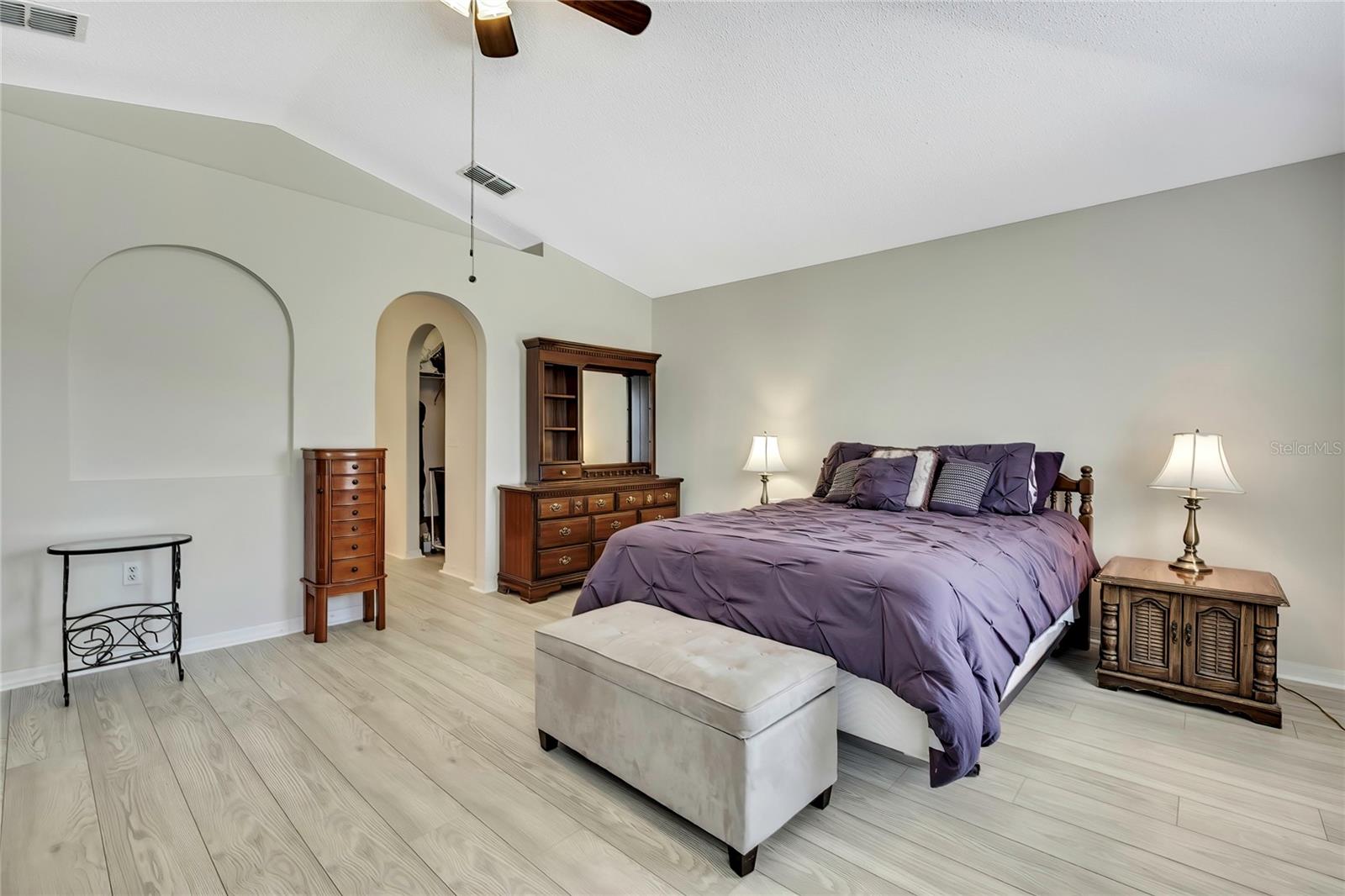 Image 17 of 50 For 11257 Persimmon Avenue