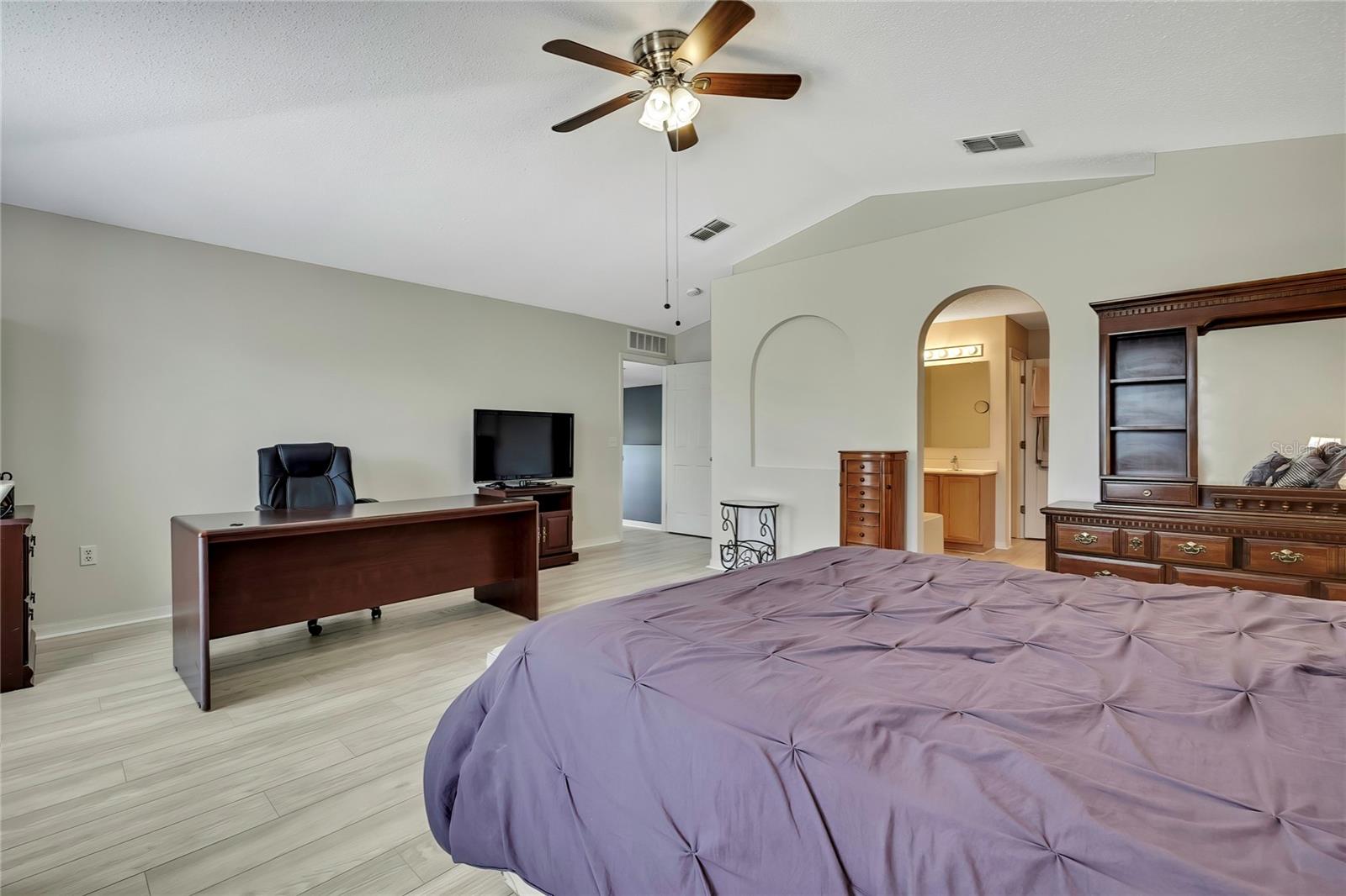 Image 18 of 50 For 11257 Persimmon Avenue