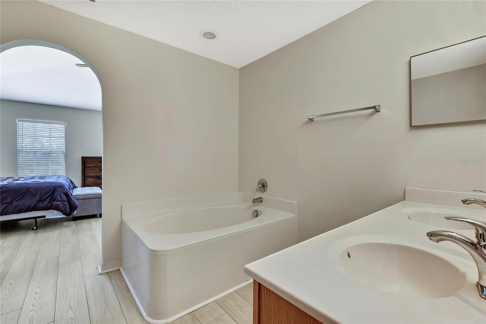 Image 21 of 50 For 11257 Persimmon Avenue