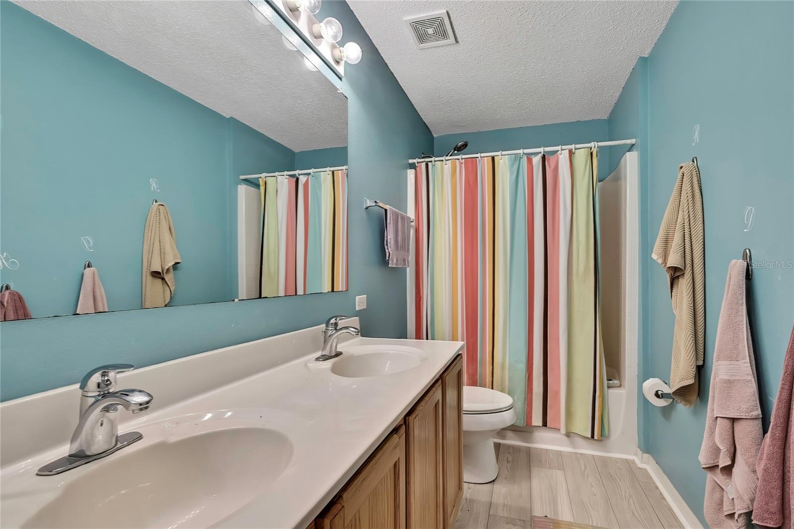 Image 25 of 50 For 11257 Persimmon Avenue