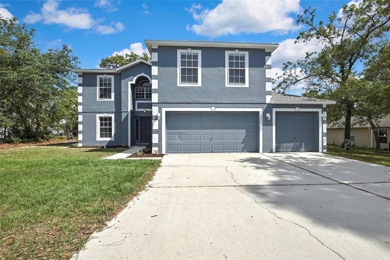 Image 3 of 50 For 11257 Persimmon Avenue