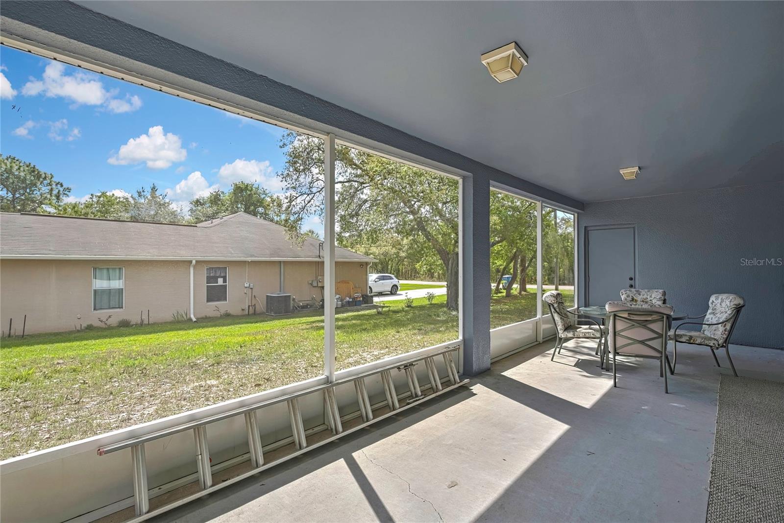 Image 32 of 50 For 11257 Persimmon Avenue