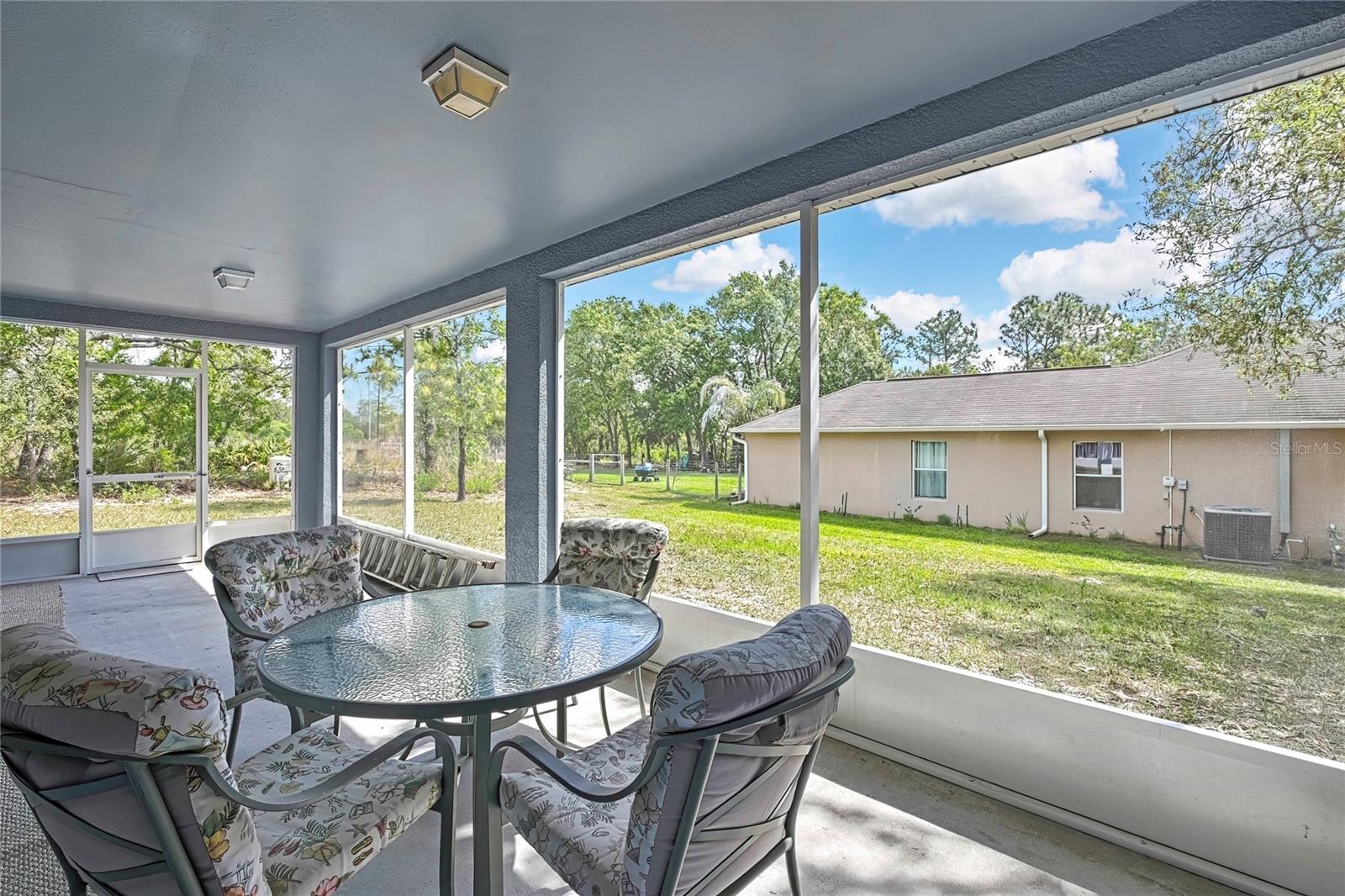 Image 33 of 50 For 11257 Persimmon Avenue