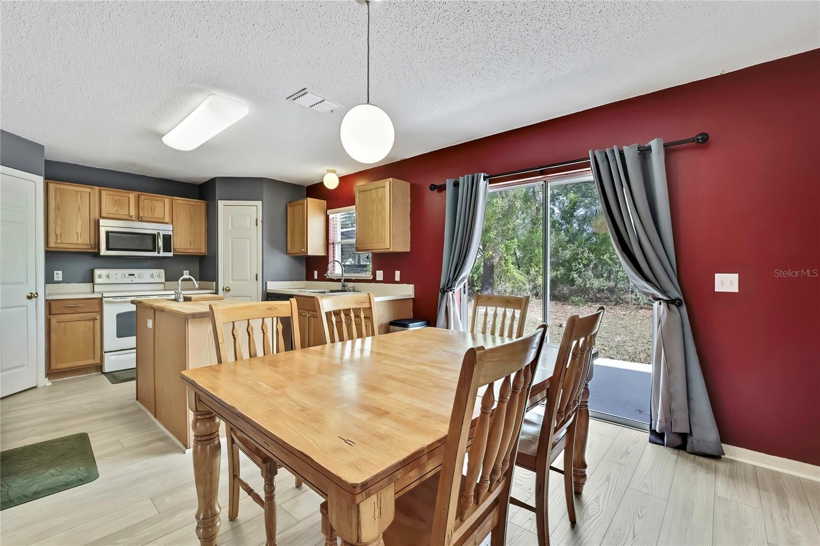 Image 36 of 50 For 11257 Persimmon Avenue