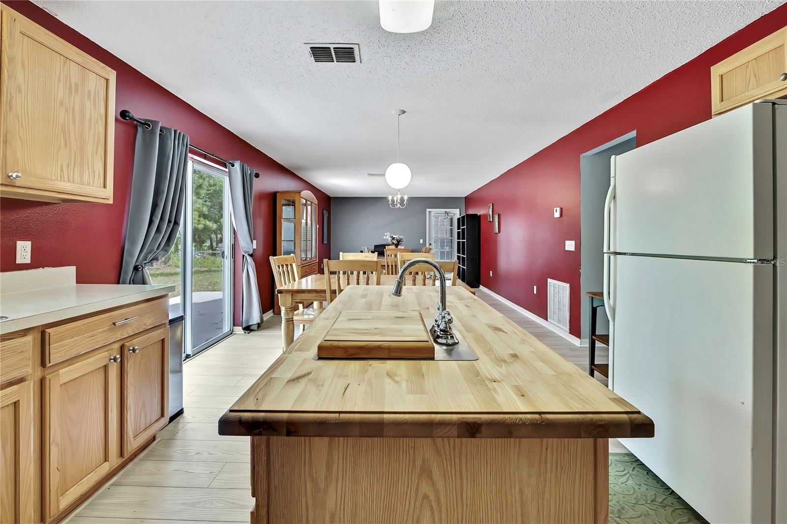 Image 37 of 50 For 11257 Persimmon Avenue