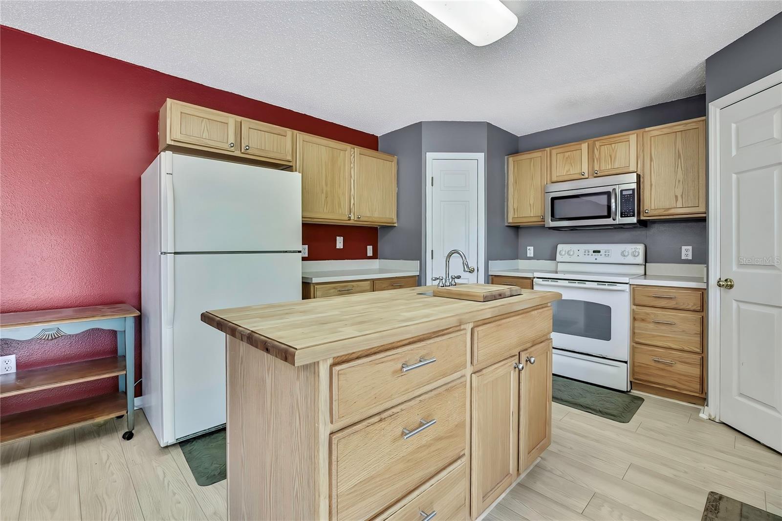 Image 39 of 50 For 11257 Persimmon Avenue