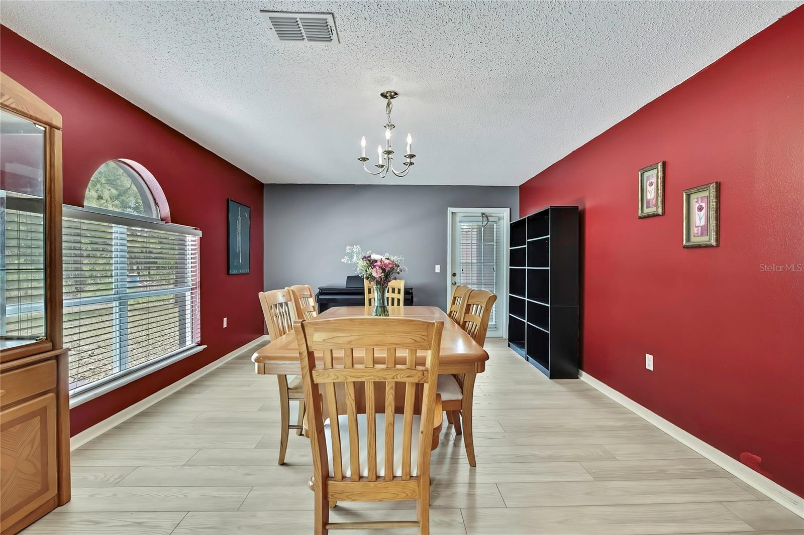 Image 42 of 50 For 11257 Persimmon Avenue