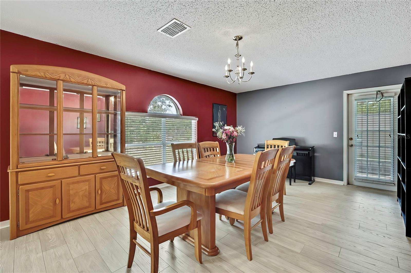 Image 43 of 50 For 11257 Persimmon Avenue