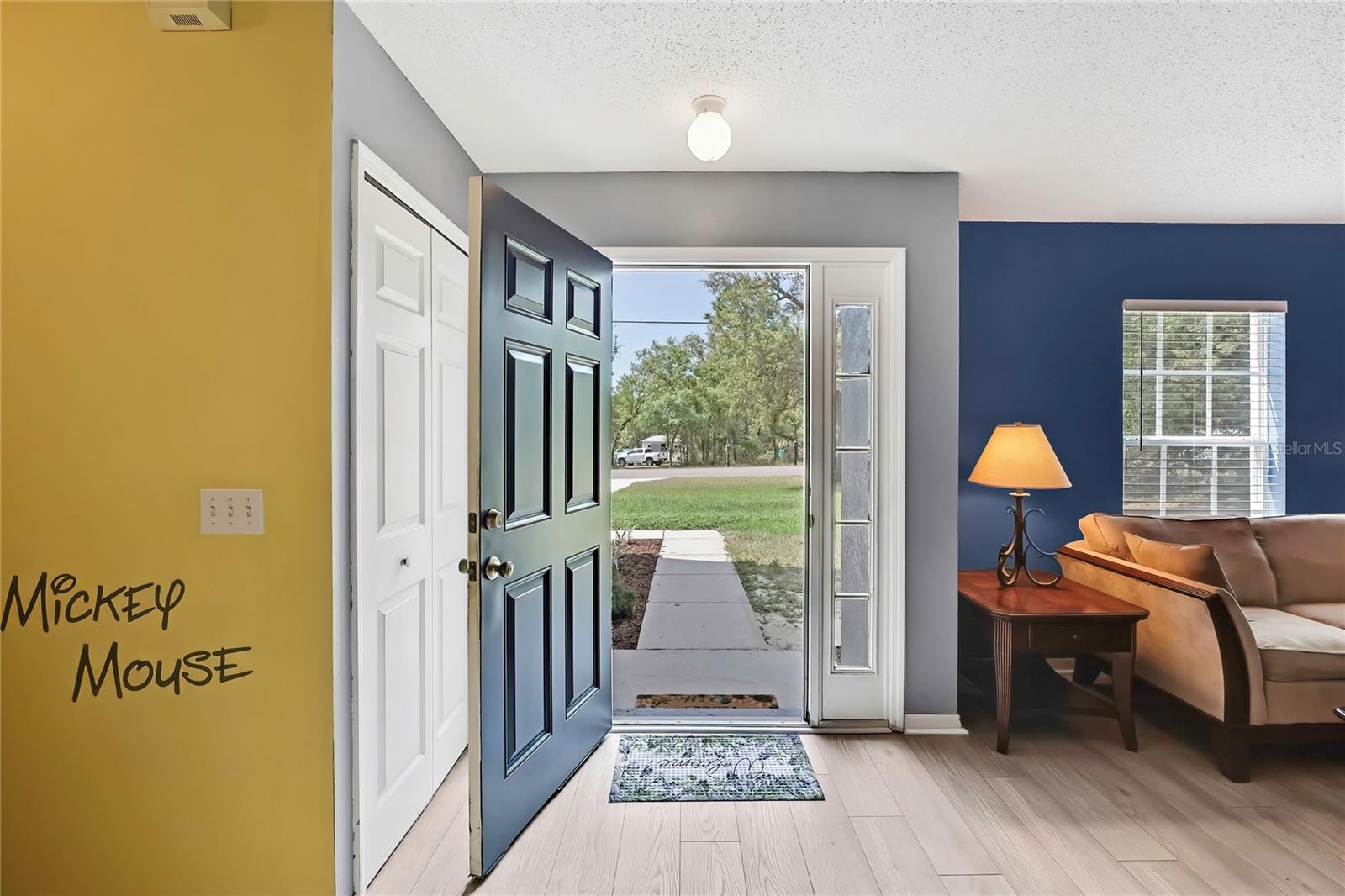 Image 5 of 50 For 11257 Persimmon Avenue