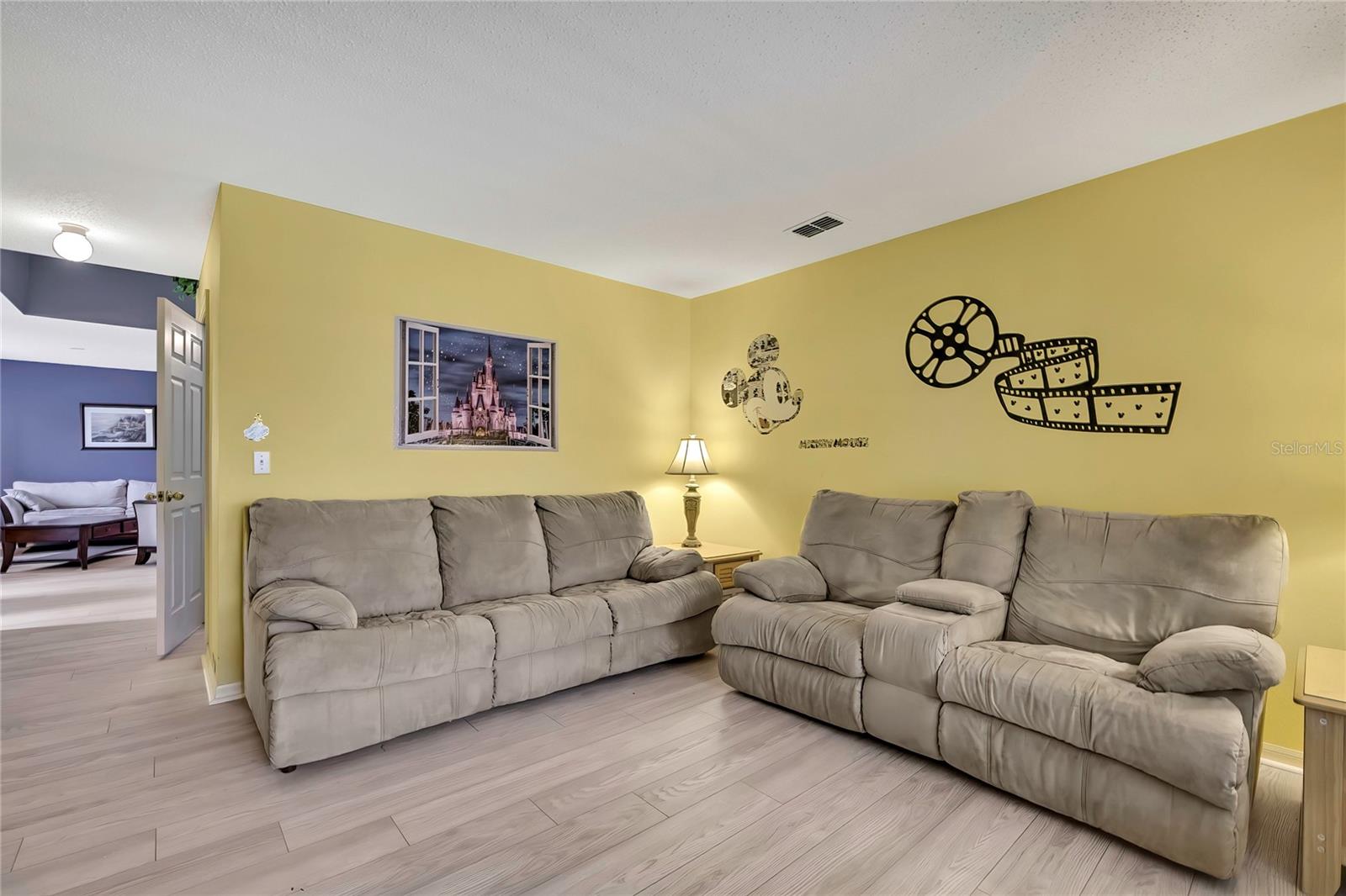 Image 7 of 50 For 11257 Persimmon Avenue